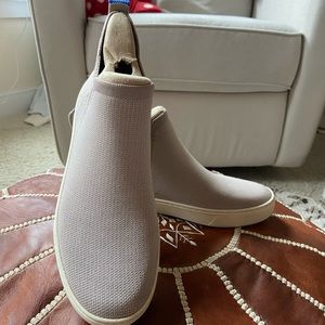 Rothys Chelsea Sneaker Boots in gray/lavender